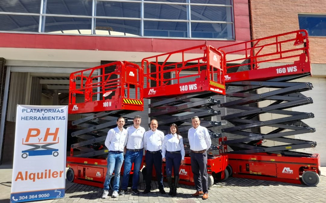 ALO Colombia entrega equipos ALO Lift 140 WS y 160 WS a distribuidor Plataformas&Herramientas