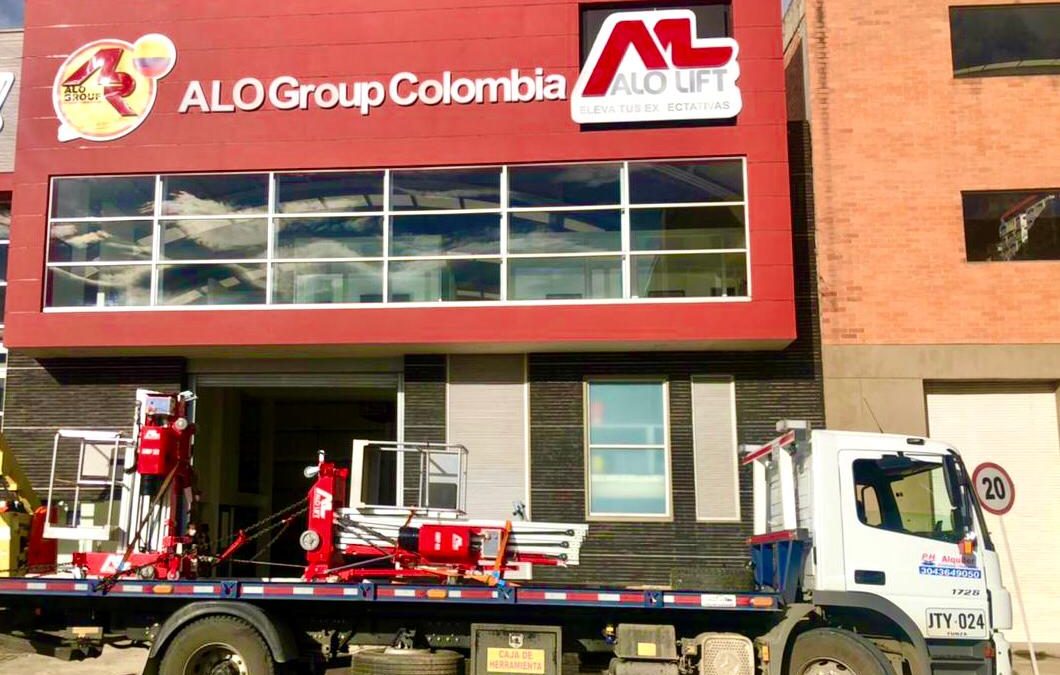 ALO Colombia despacha Elevadores Personales ALO Lift AMP 32 y AMP 40 a distribuidores de Bogotá y Medellín