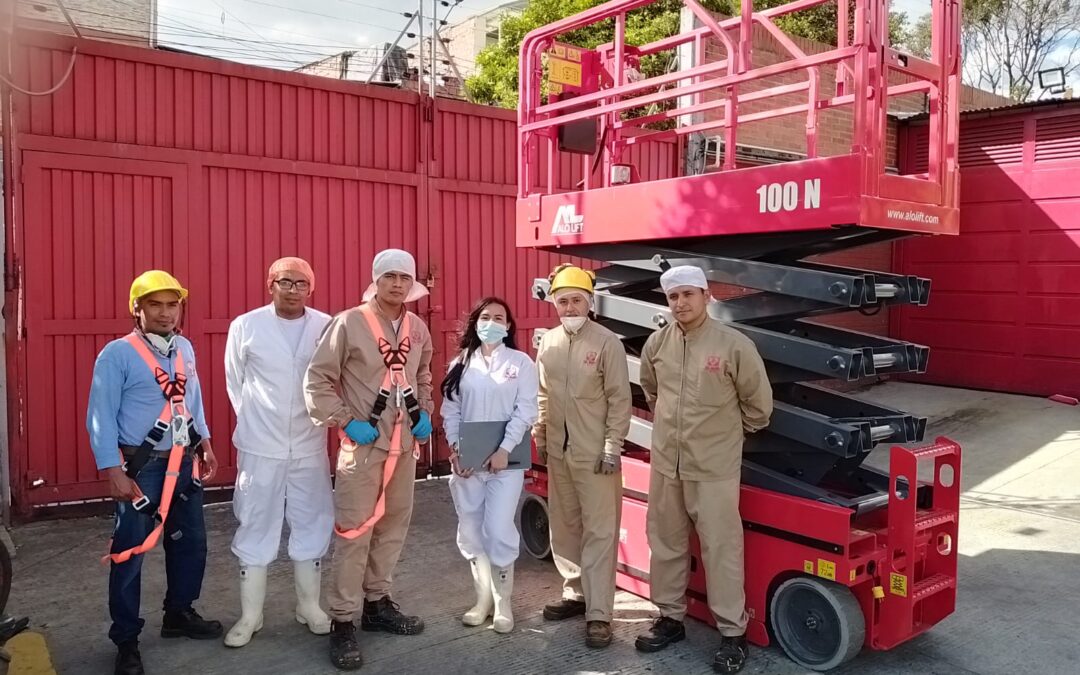 Elevadores Tijeras Eléctricas ALO Lift 100 N vendidos a industrias de alimentos en Colombia